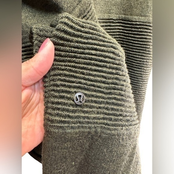Lululemon Sit In Lotus Wrap II Heathered Dark Olive - Picture 11 of 15